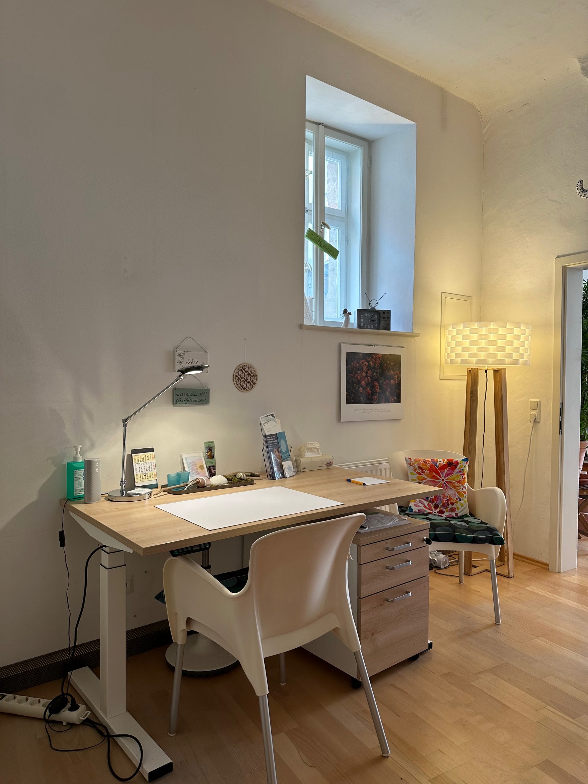 Möbel und Tisch in der Praxis